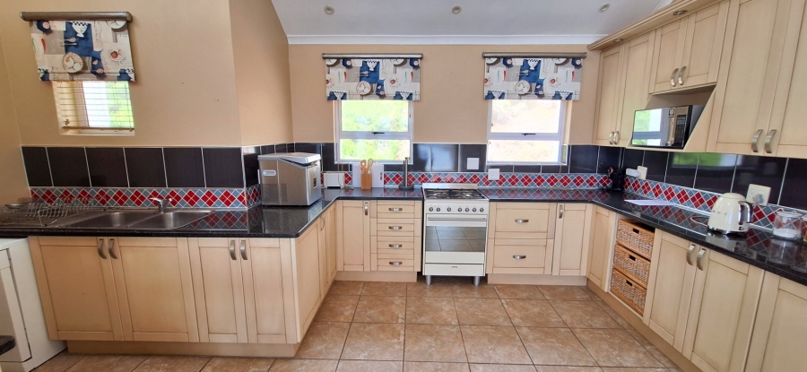 4 Bedroom Property for Sale in Vleesbaai Western Cape